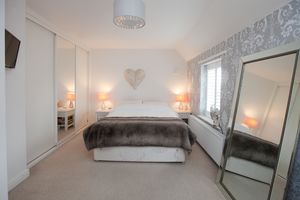 Bedroom- click for photo gallery